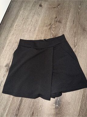 Chic Black Skort